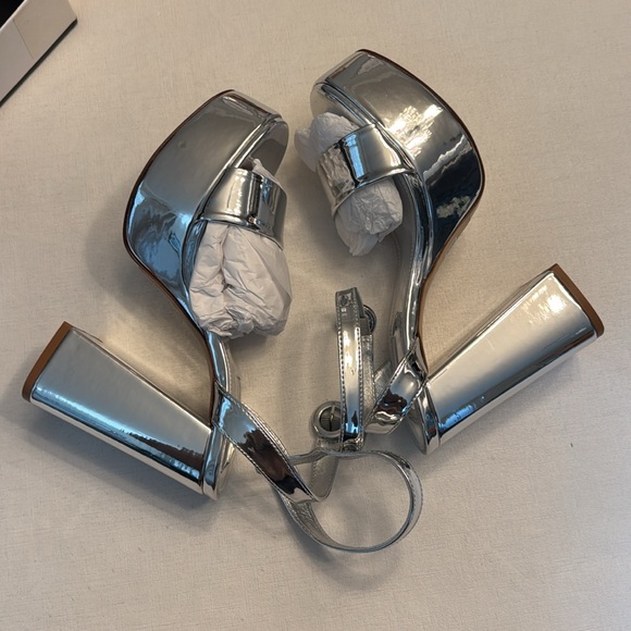 Larroudé Dolly Sandal In Silver Specchio - Picture 5 of 10